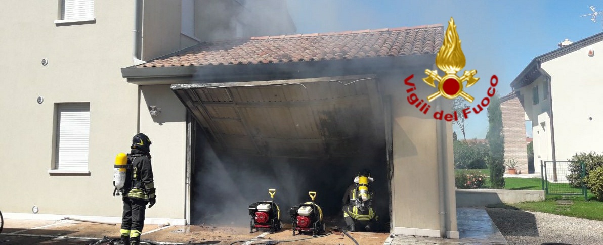 Attimi di paura a Vedelago: incendio in un garage con all’interno bombole Gpl