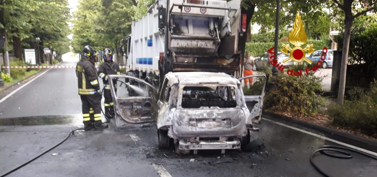 Tragedia sfiorata a Montebelluna, ragazza estratta dall’auto in fiamme