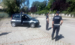 Prende appunti mentre guida, fermata dalla Polizia locale di Treviso e sanzionata