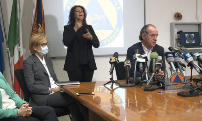 Caos mezzi di trasporto, Zaia: “Senza distanziamento mascherina essenziale”