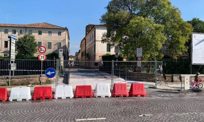 Restauro ponte Garibaldi, viabilità modificata da ieri nel centro storico: aperta anche la passerella pedonale