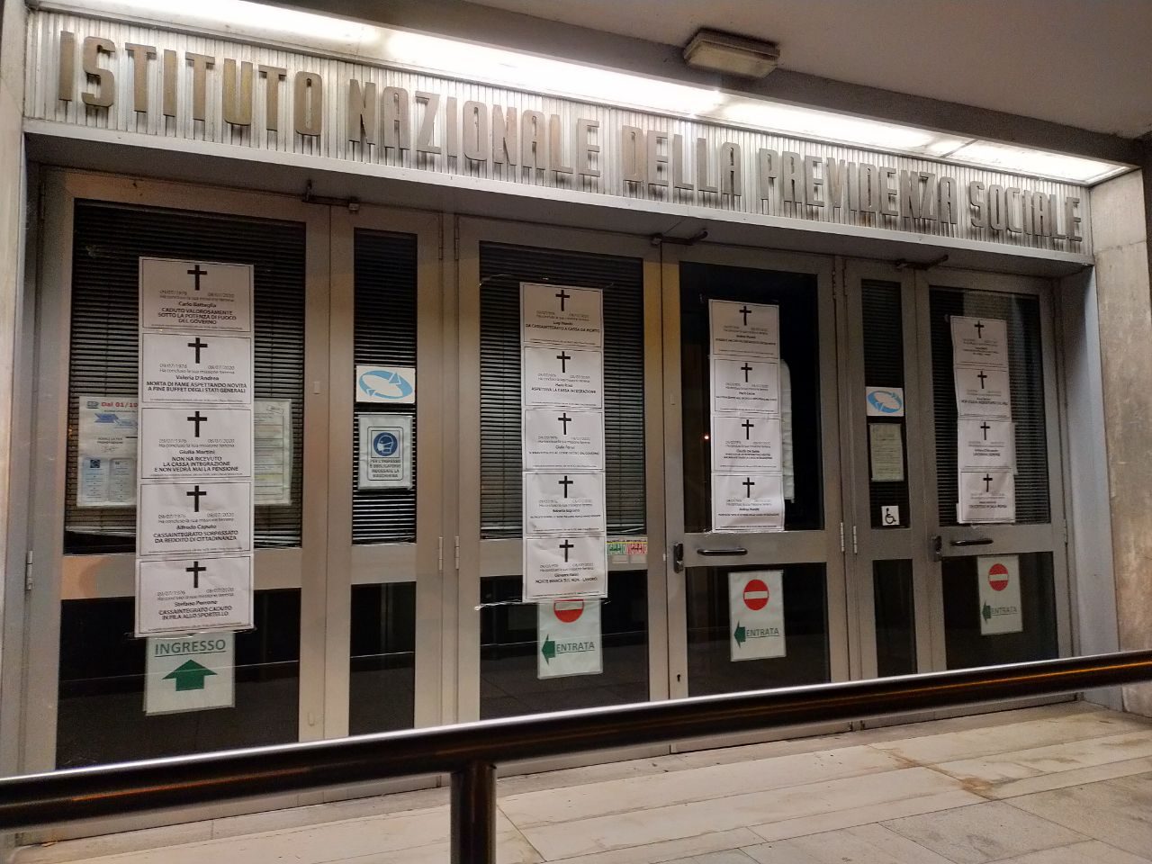 CasaPound Treviso, iniziativa shock: necrologi affissi davanti alle sedi Inps
