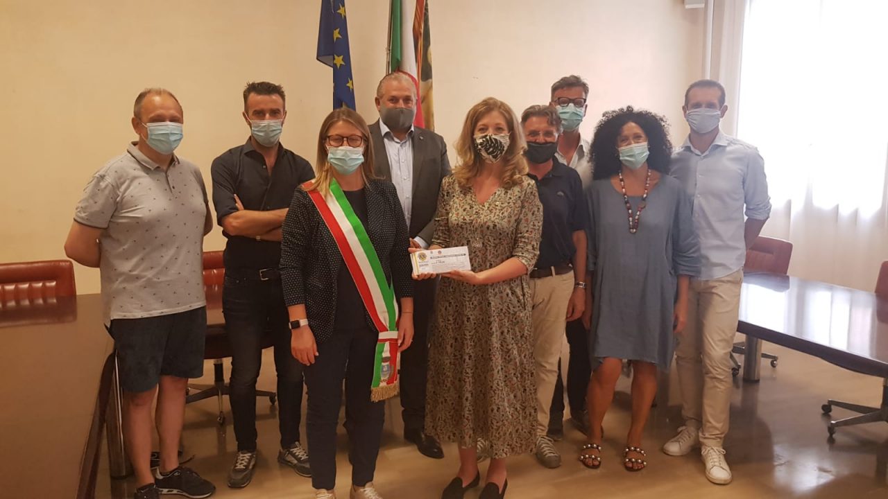 Lions Club Vedelago Palladium, consegnati 200 buoni spesa per le famiglie vedelaghesi in difficoltà