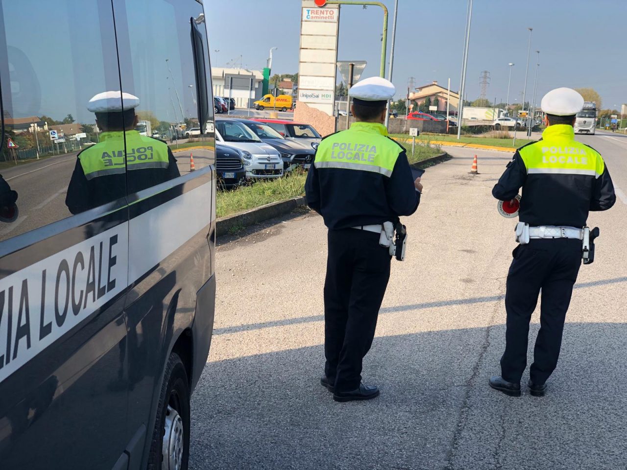 Parcheggio stazione Castelfranco, auto distrutte da un minorenne di Vedelago: guidava una vettura senza assicurazione!