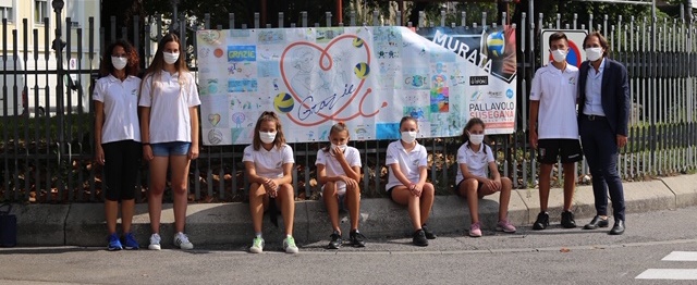 Pallavolo Susegana, striscione all'ospedale di Conegliano per dire "grazie" gli operatori dell'Ulss2