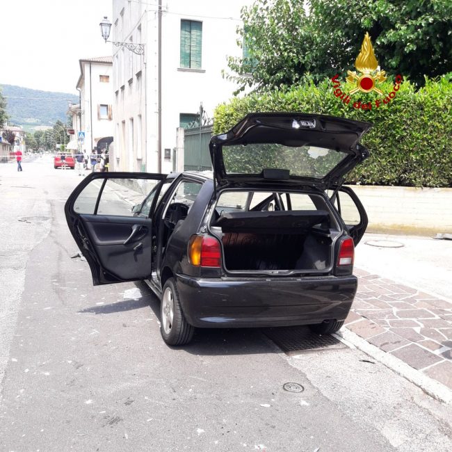 Pieve di Soligo, scontro tra due auto con perdita di gas: due contusi