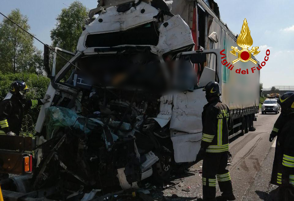 Autostrada A4, doppio incidente: un morto e tre feriti tra cui un bimbo di 9 anni – FOTO