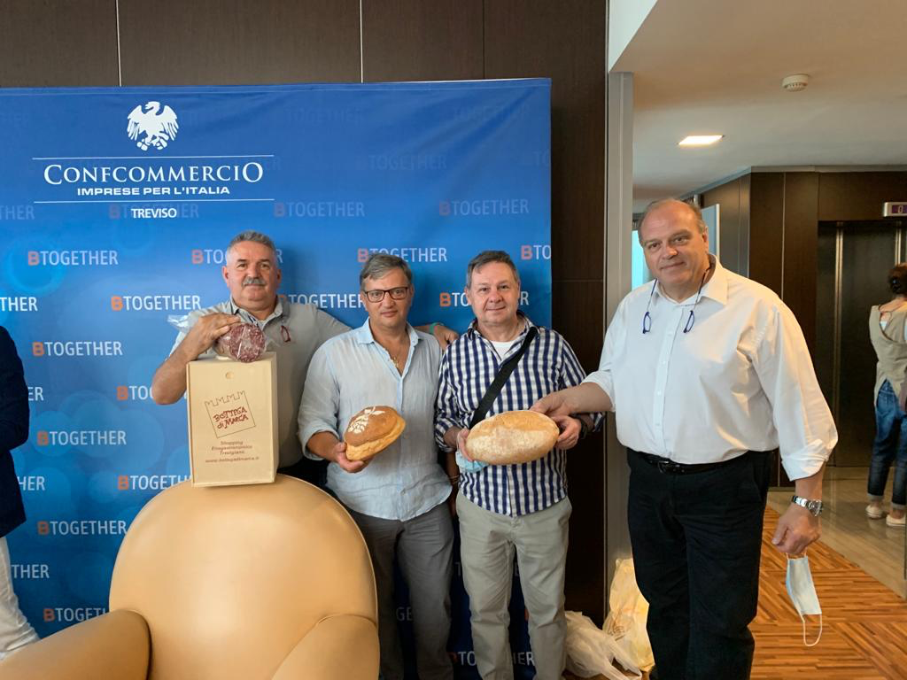 TrevisoNow, da ieri via agli acquisti: il primo è della Regione. Naturalmente una bottiglia di Prosecco