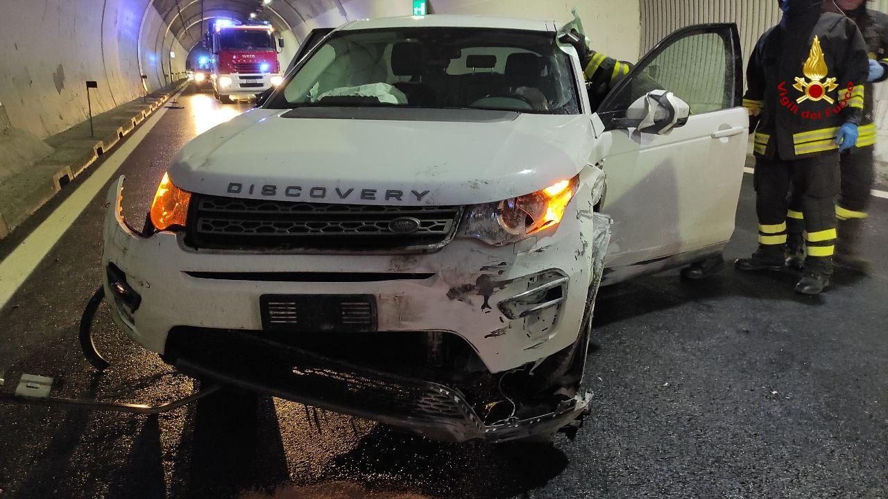 Incidente in A27: conducente estratto dalle lamiere e portato all’ospedale di Vittorio Veneto