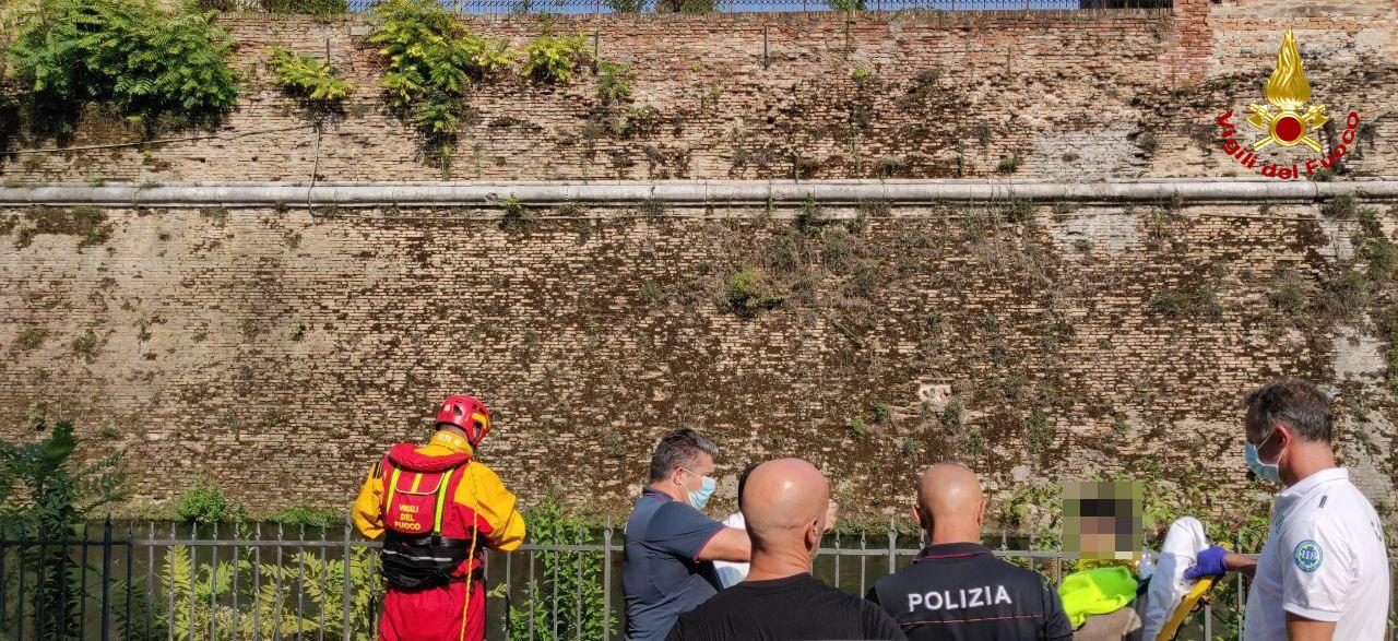 Salvataggio a Treviso: una persona era rimasta aggrappata alle alghe nel canale di fronte alla stazione