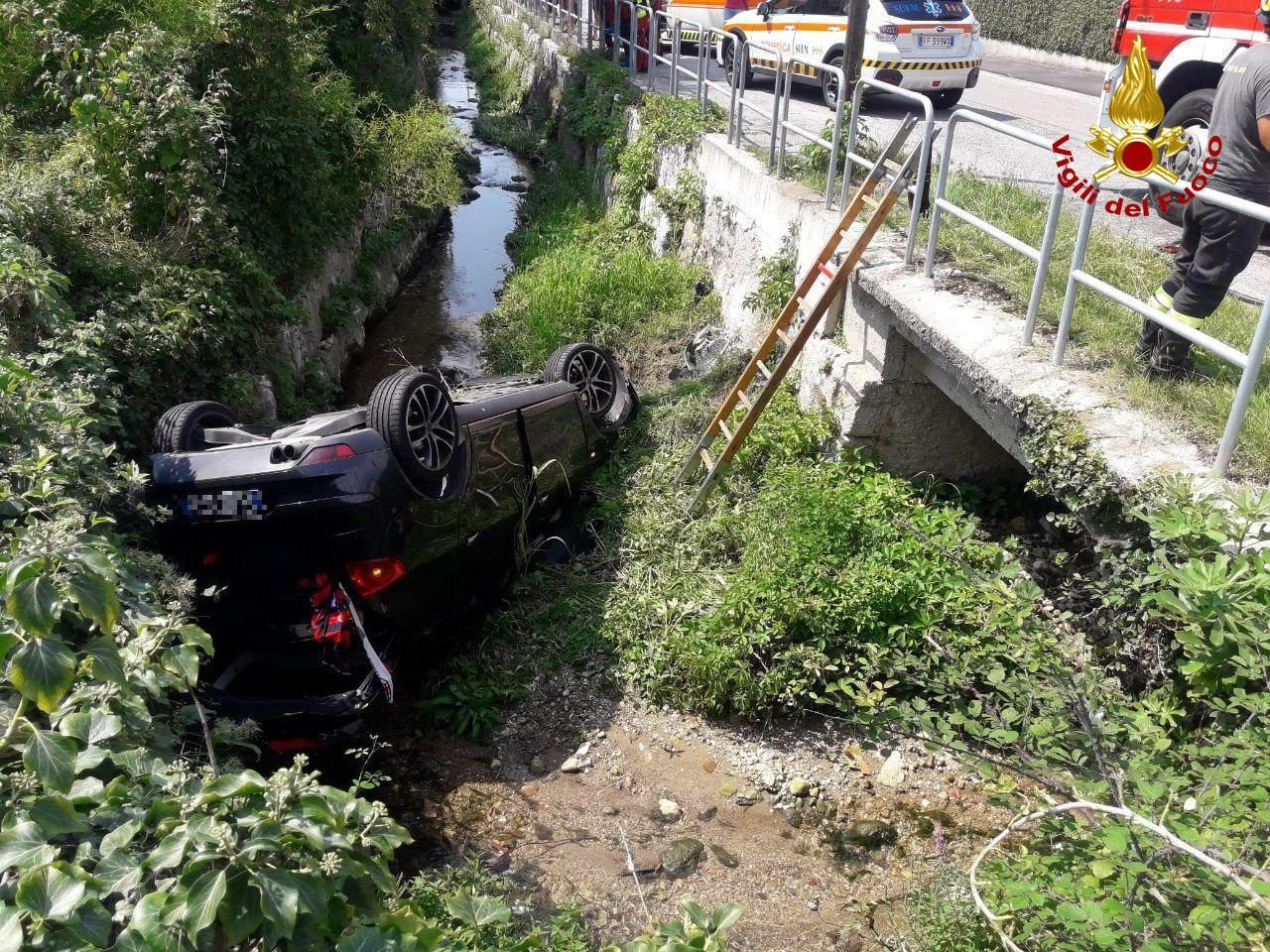 Tragedia a Onè di Fonte: auto rovesciata in un canale di scolo, morto un 71enne – Gallery