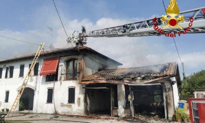 Grave incendio a San Biagio di Callalta: distrutto il tetto e danneggiata l'abitazione