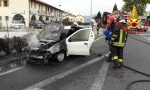 Caerano San Marco, auto in fiamme sulla rotatoria di via Padova: intervengono i Vigili del fuoco
