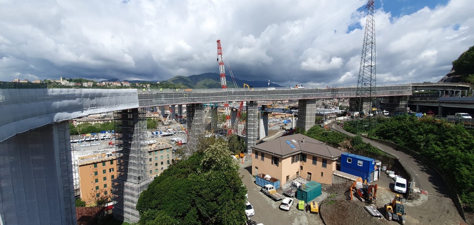 Ponte Morandi, ditta trevigiana coinvolta nella ristrutturazione dell'elicoidale: toglierà dal blocco i genovesi diretti a Milano - FOTO