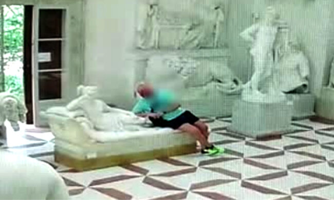 “Chiedo scusa, sono stato un irresponsabile”: il turista austriaco scrive a Sgarbi