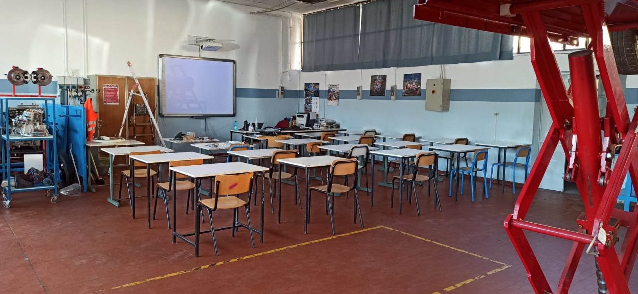 Banchi monoposto, alla “Opera Montegrappa” di Fonte se li sono fatti da soli!