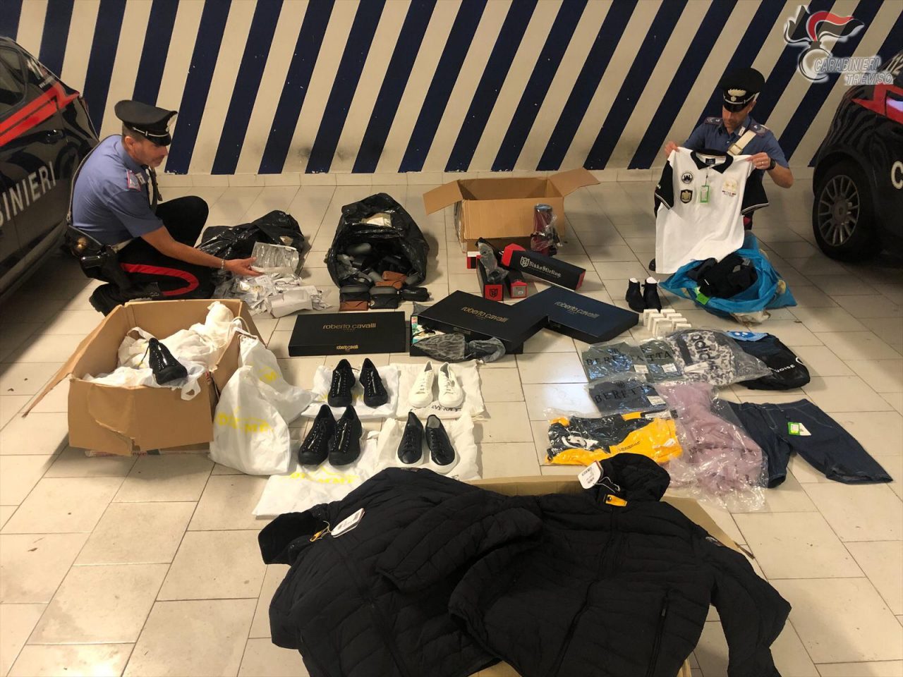 Guidava una Bmw carica di merce rubata in una ditta di Caerano San Marco: 41enne denunciato