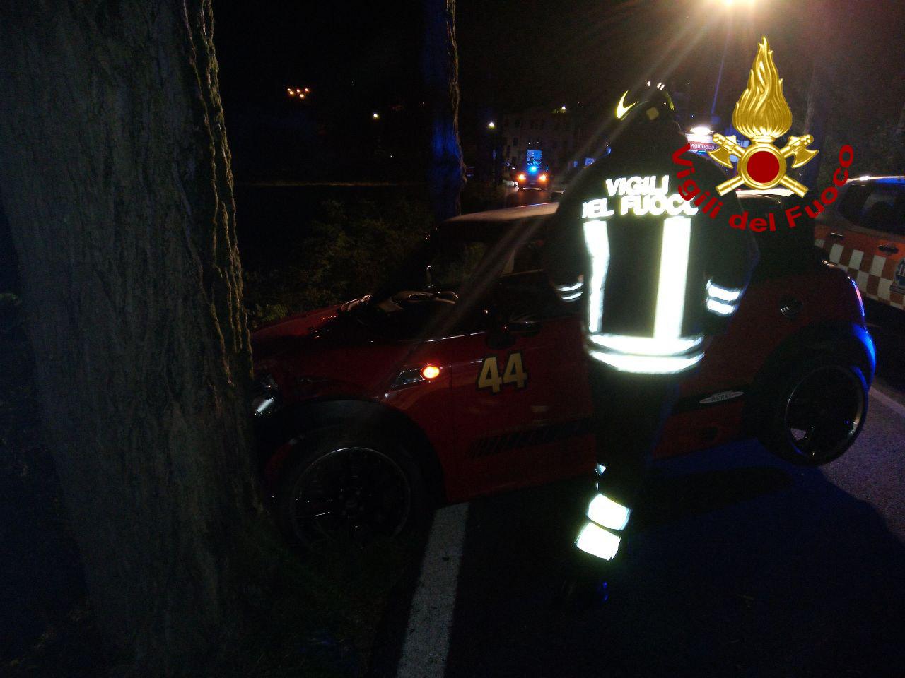 Schianto di mezzanotte a Pieve di Soligo: due feriti estratti dalle lamiere