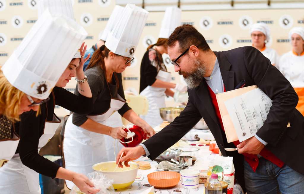 Golosi di tutto il mondo, unitevi: si cercano 100 “assaggiatori di tiramisù” per eleggere il più buono
