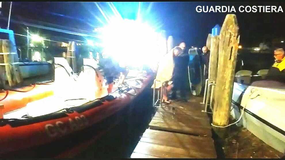 Surfista trevigiano disperso in mare a Caorle: recuperato sano e salvo dai soccorsi