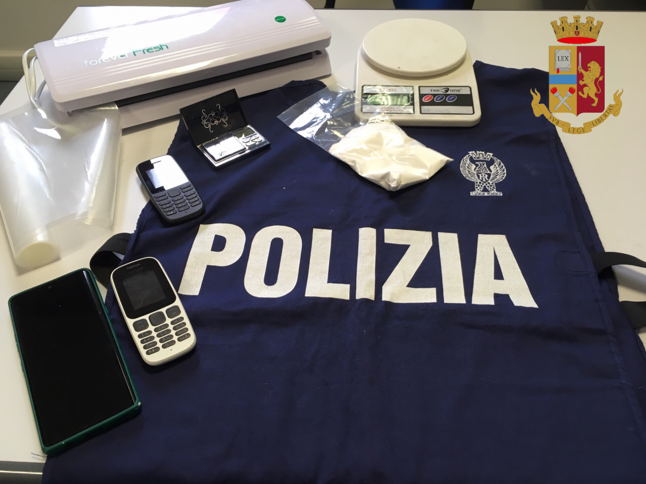 Agenti “contadini” fingono di vendemmiare prosecco e arrestano in flagranza lo spacciatore!