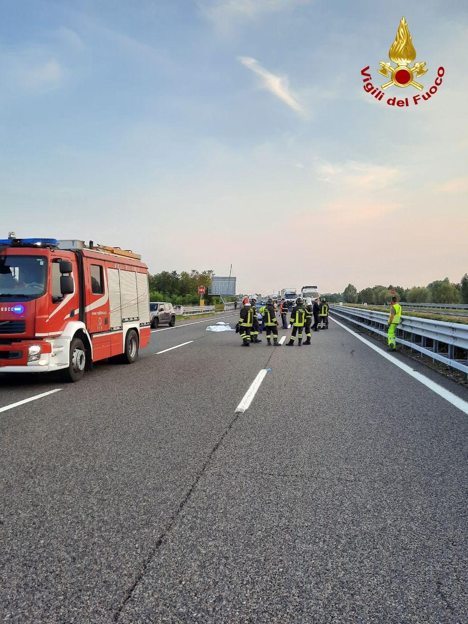 Tragedia in A27, scende per recuperare il carico perso e viene travolto: morto un 79enne di Mogliano