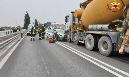 Ponte della Priula, auto contro betoniera: un ferito. Disagi alla viabilità