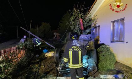 Pagnano d'Asolo, piomba con l'auto nel giardino di un'abitazione: conducente miracolato - FOTO