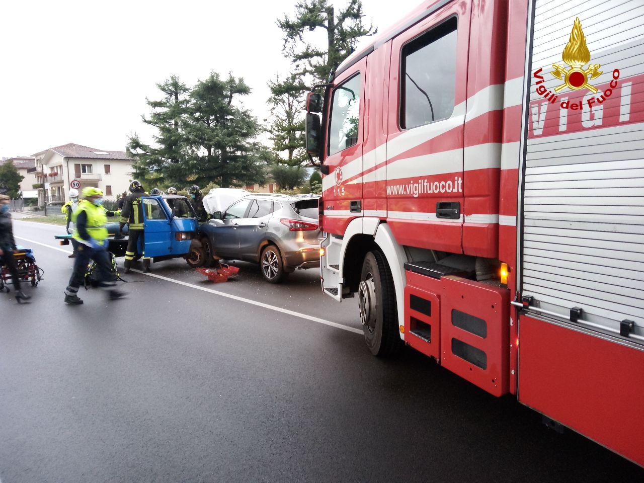 Incidente Conegliano, Ape car contro un'auto: ferito il conducente