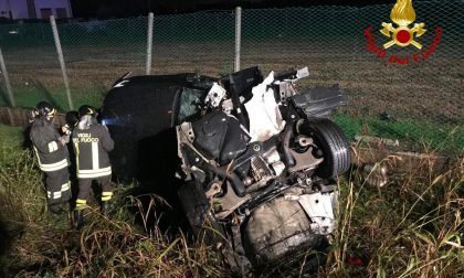 Pauroso schianto in Pontebbana, tre feriti: auto completamente distrutta, miracolato il conducente