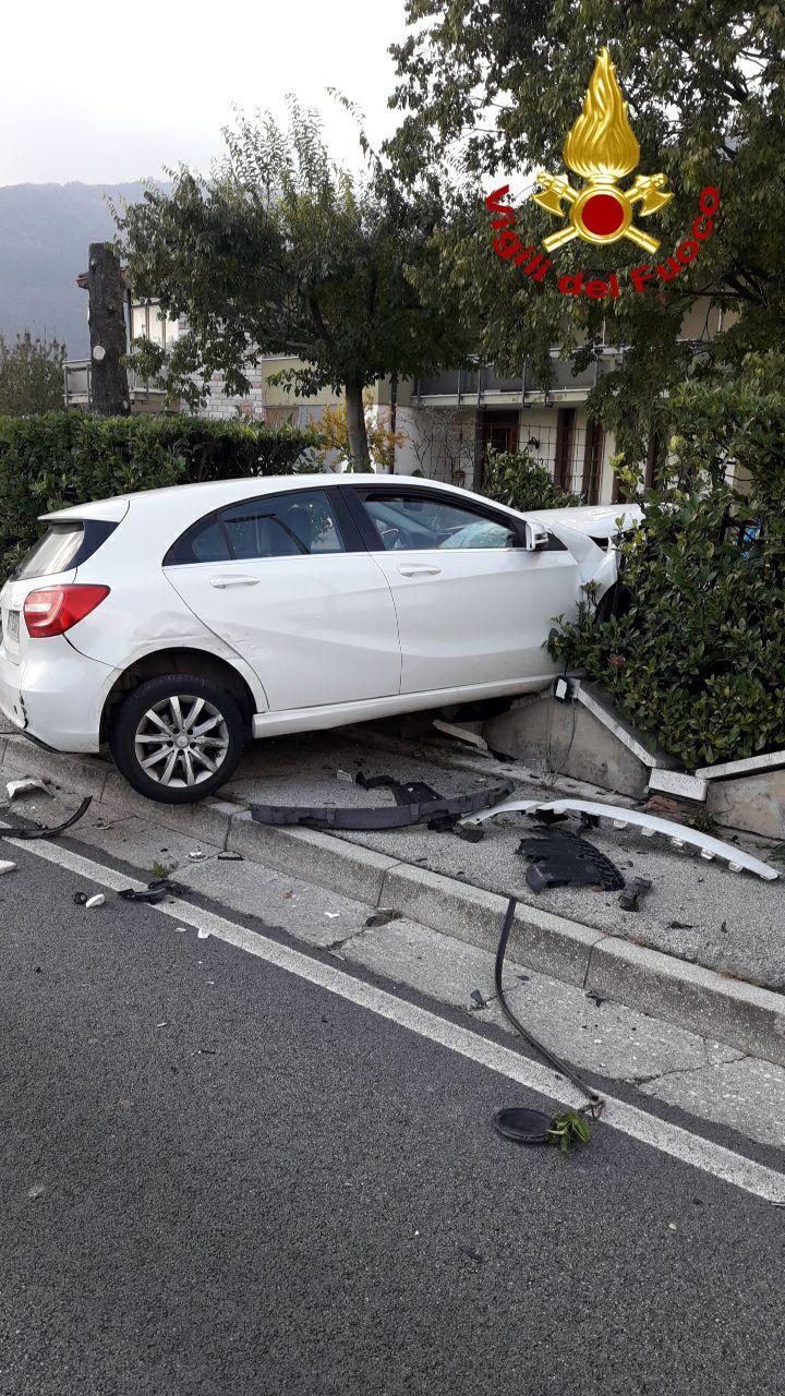Grave incidente a Borso del Grappa, scontro tra auto: tre feriti