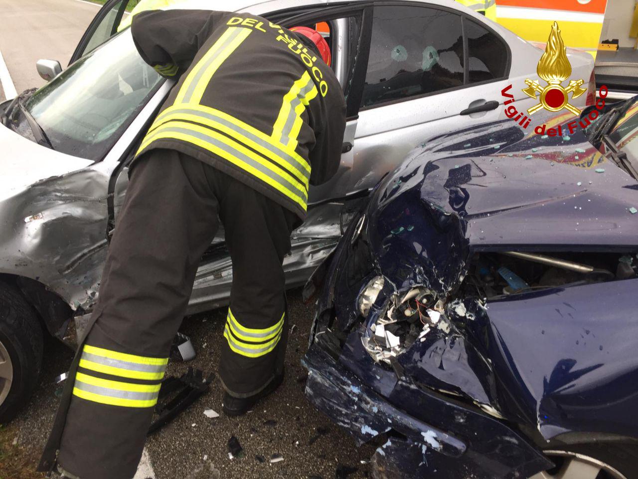 Incidente a Orsago, violento scontro tra due auto: quattro feriti