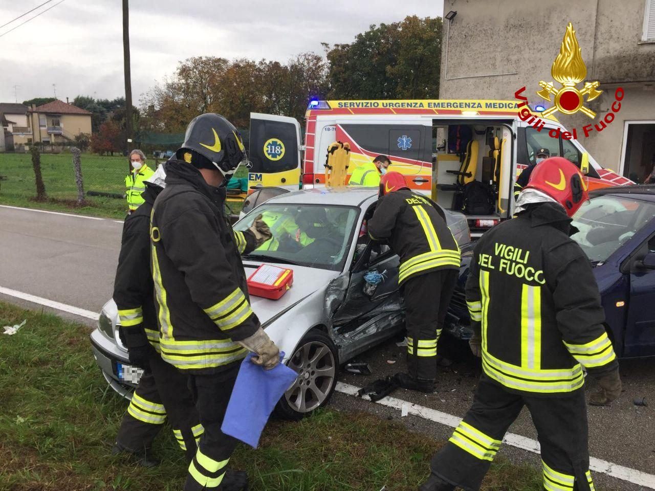 Incidente a Orsago, violento scontro tra due auto: quattro feriti