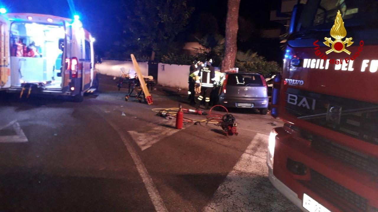 Auto piomba contro un platano ad Asolo: 29enne in gravi condizioni