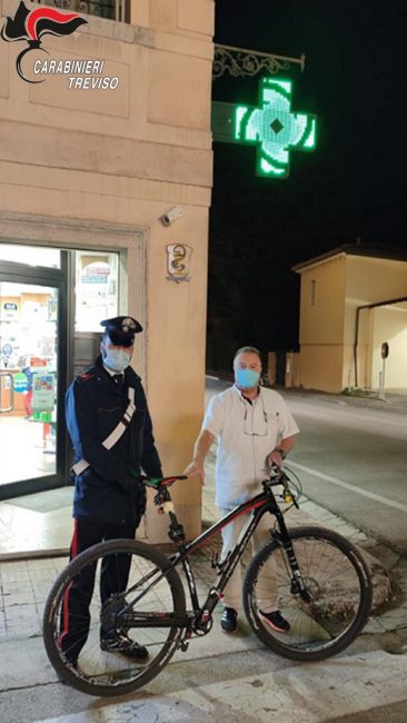 Minorenne ruba una bici e la presta all'amico, il proprietario però la riconosce