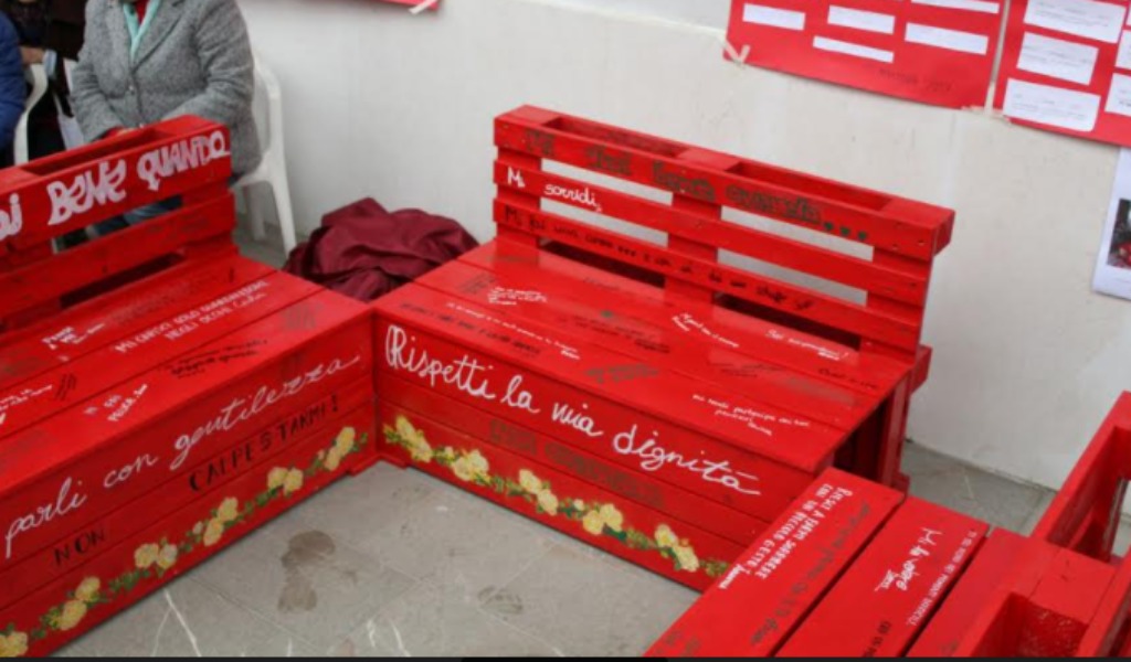 A Breda di Piave torna la panchina rossa contro la violenza sulle donne