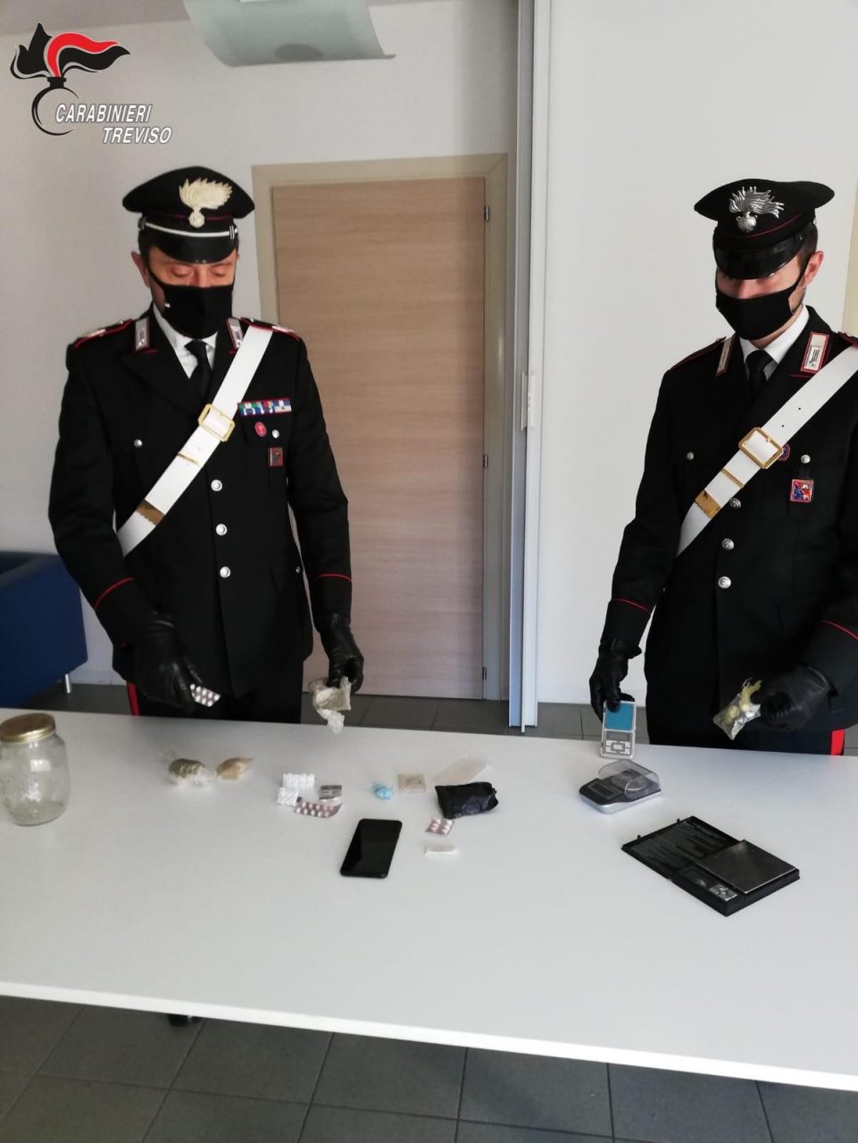Cede una dose di Mdma a uno studente 16enne: arrestato in flagranza 19enne di Cornuda