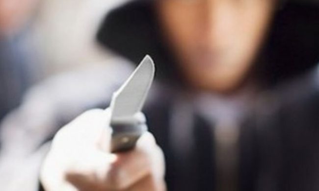 Anziano minacciato di morte da una baby gang, aveva rimproverato i ragazzi che stavano distruggendo alcune auto