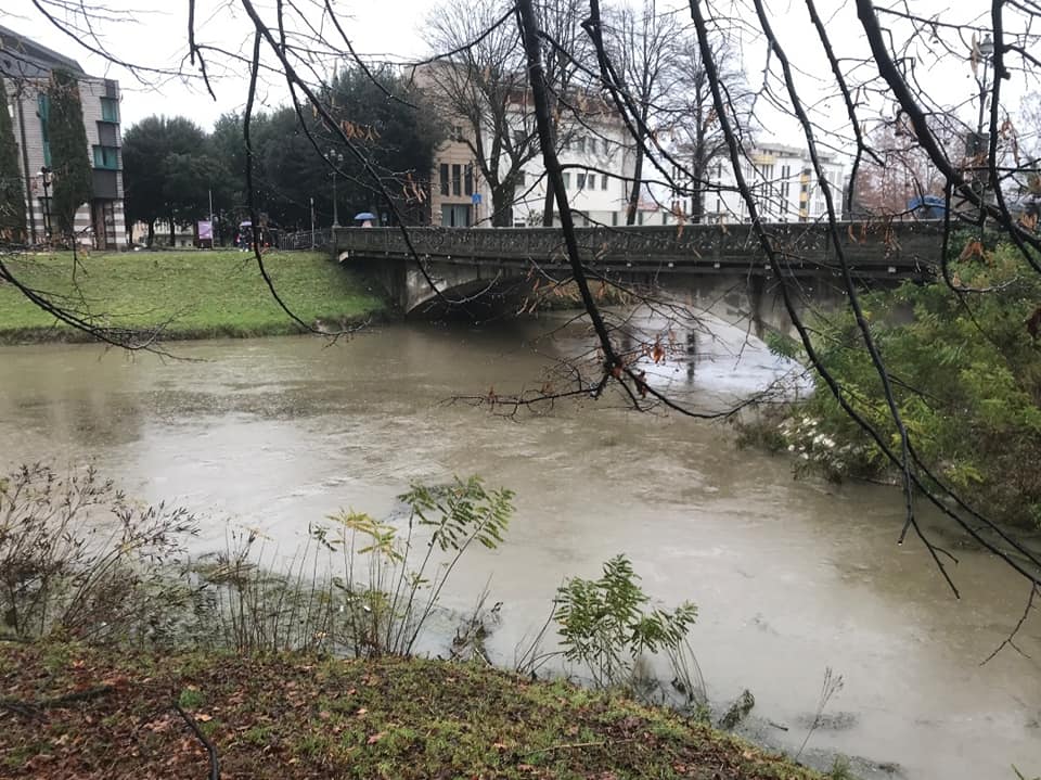 Fiume Piave in aumento, aperti gli sbarramenti per transito della piena