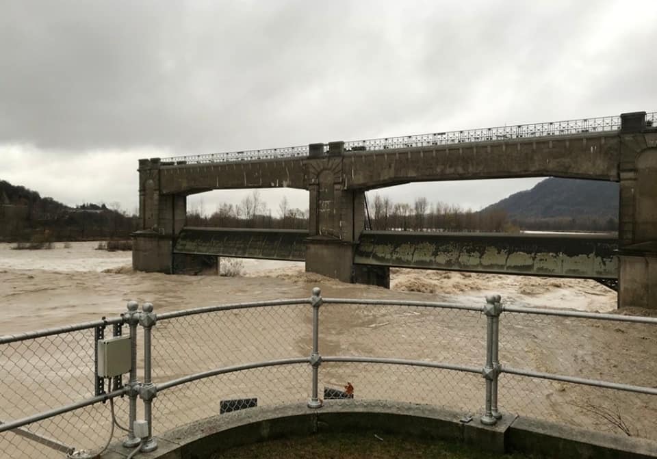 Incubo maltempo nella Marca, allerta rossa per il bacino del Piave Pedemontano: ancora chiusa la Sp151