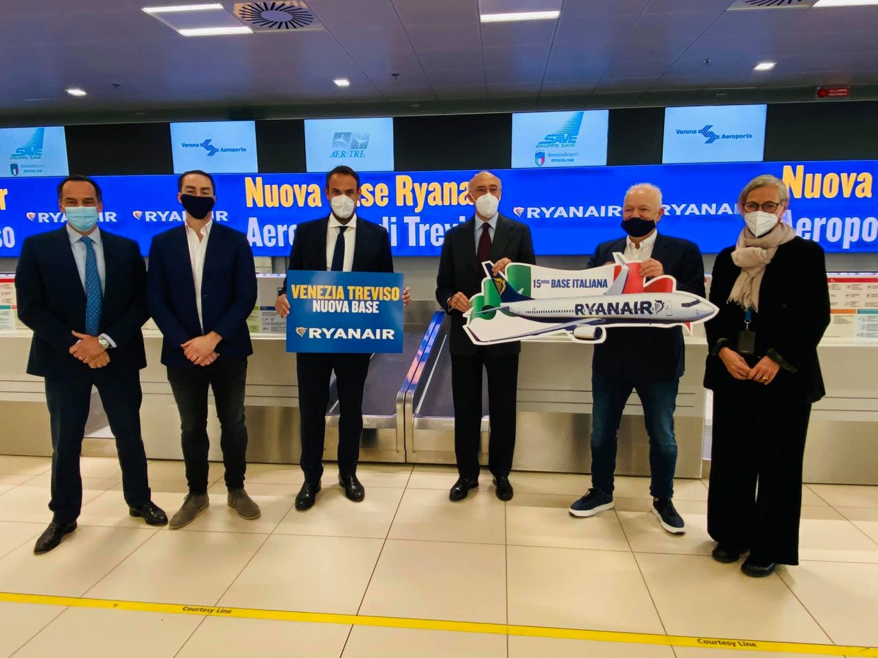 Aeroporto Canova, dal 30 marzo sarà base Ryanair con 45 rotte. Conte: “Grande giorno per Treviso” – FOTO