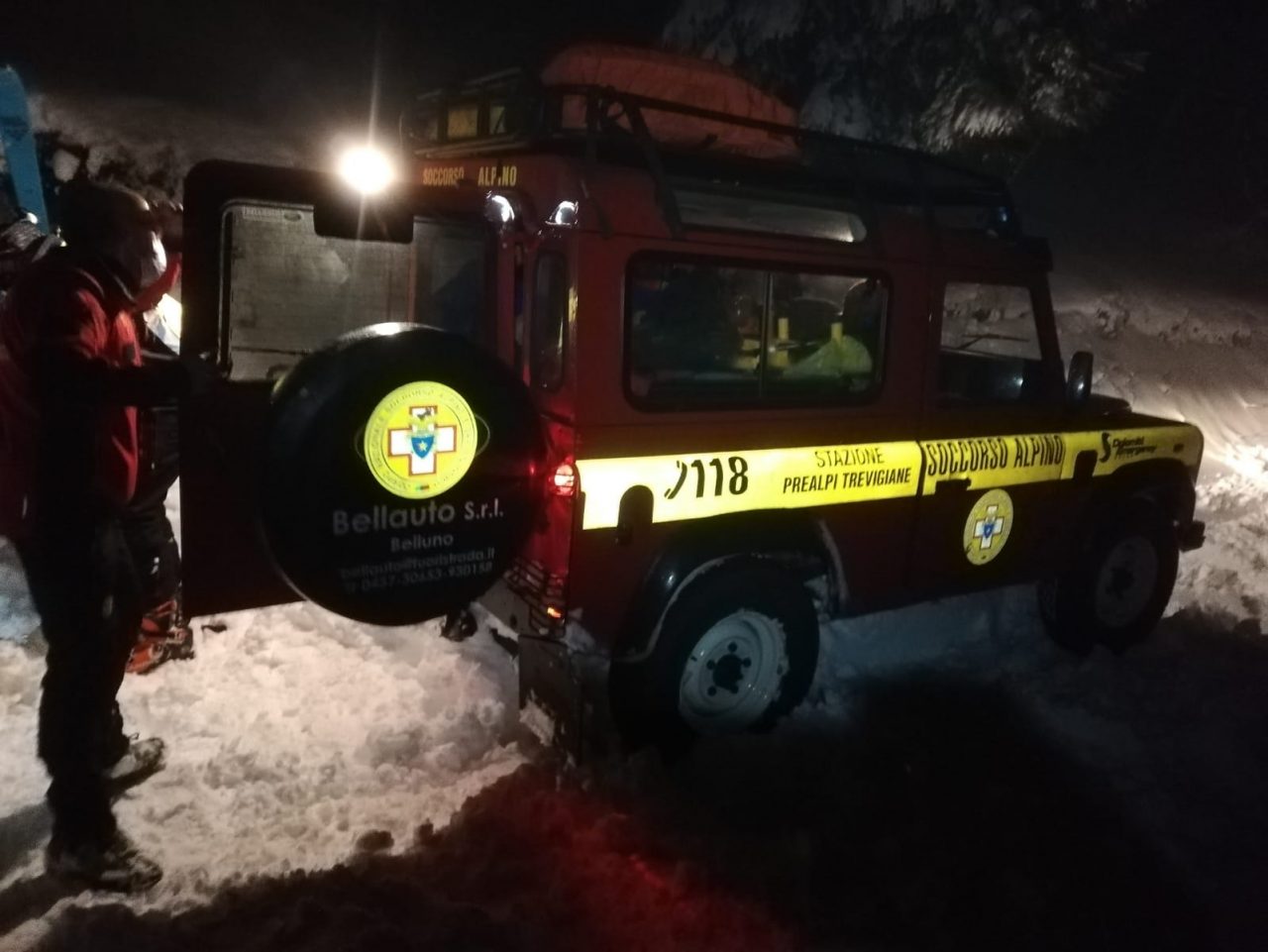 Escursionista 19enne si infortuna con le ciaspe in località Lavei