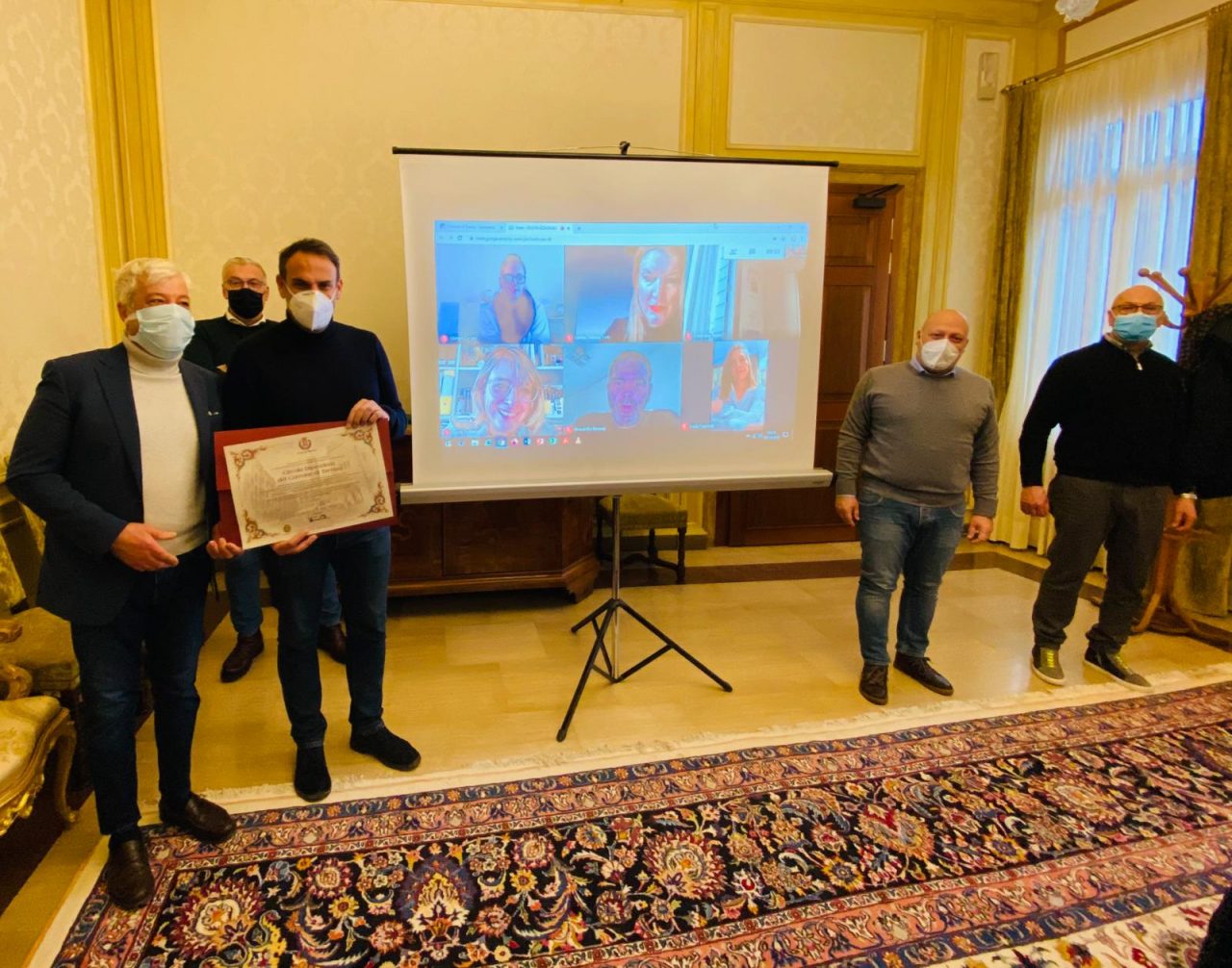 Una pergamena per i 70 anni di fondazione del Circolo Dipendenti del Comune di Treviso
