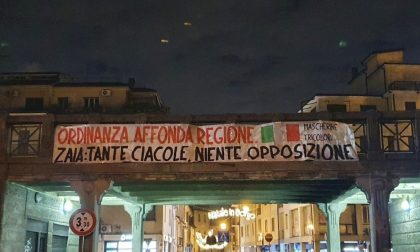 "Tante ciacole, niente opposizione": striscioni contro Zaia a Treviso e in tutto il Veneto