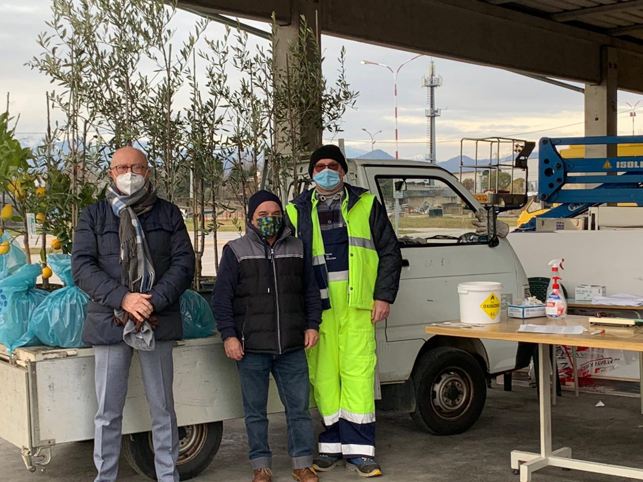 “Un albero per ogni nato”: iniziata la consegna degli alberi ai magazzini comunali con la formula “drive in”