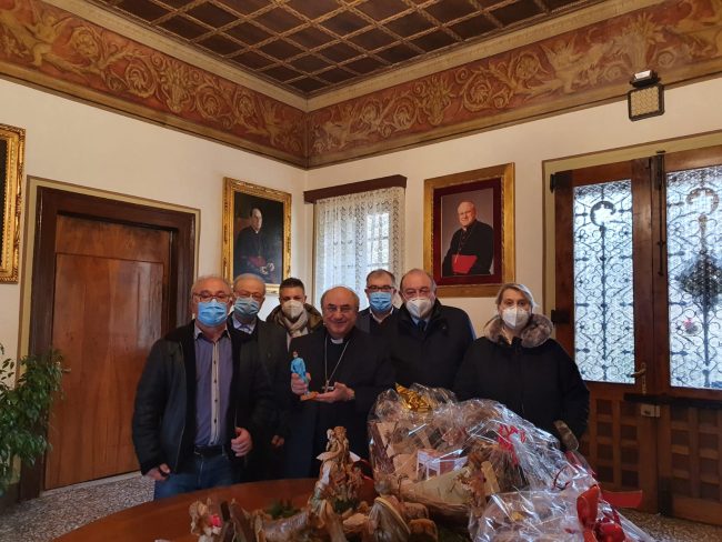 L'infermiera anti Covid nuovo personaggio del Presepe 2020 a Treviso