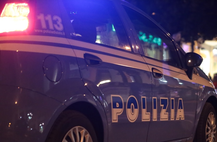Controlli anti assembramento, concerto live al pub sospeso dagli agenti: gestore sanzionato