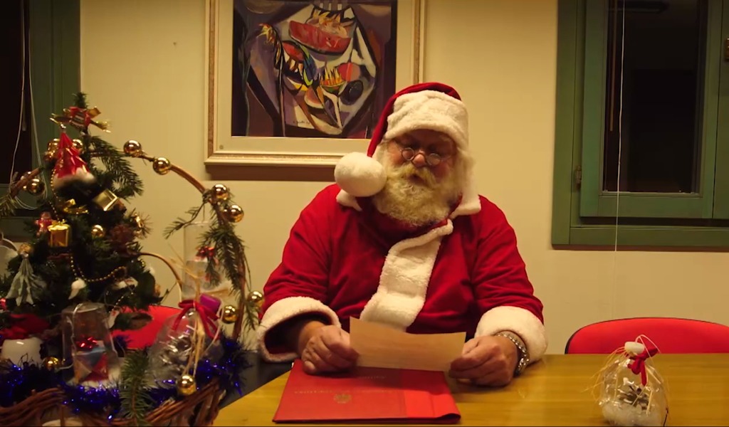Babbo Natale entra nelle classi con un video di auguri assieme al sindaco Severin