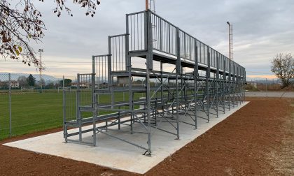 Campo da calcio di Busta: installate le tribune provenienti dal campo di Biadene