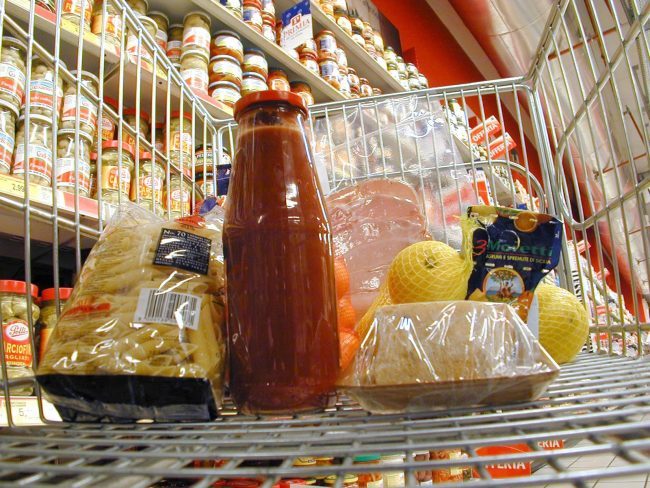 Emergenza Covid, in arrivo la terza tranche di buoni alimentari: come presentare domanda